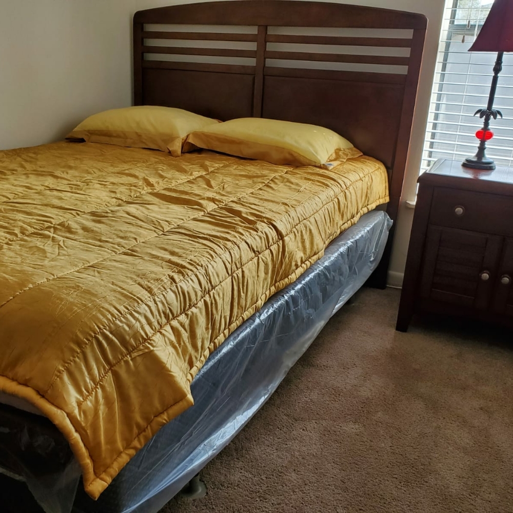 Queen bedrom set - Picture 2 of 6